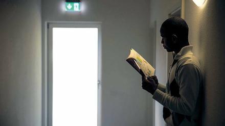 Jugendliche Flüchtlinge, wie hier in einem Heim in Frankfurt am Main, müssen vier Jahre erfolgreichen Schulbesuch vorweisen können, um bleiben zu dürfen. 