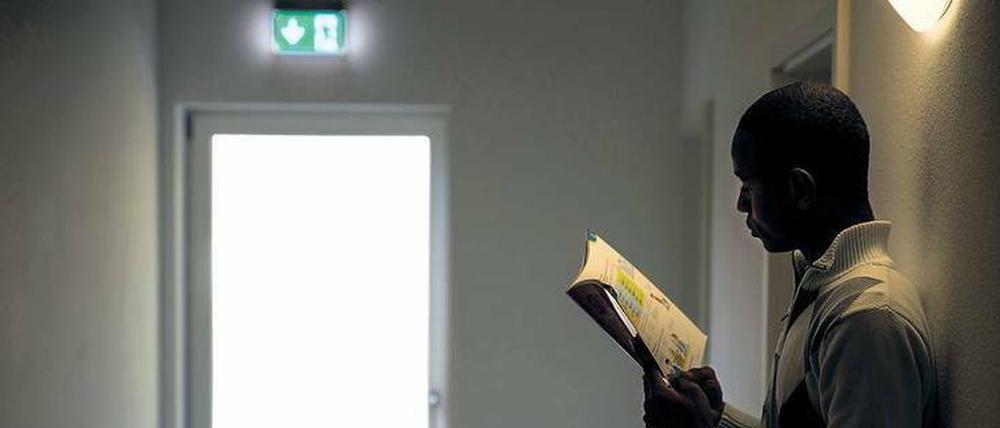 Jugendliche Flüchtlinge, wie hier in einem Heim in Frankfurt am Main, müssen vier Jahre erfolgreichen Schulbesuch vorweisen können, um bleiben zu dürfen.