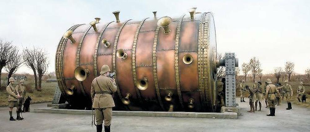 Kolonial-Groteske. Eine Einstellung aus Roy Anderssons "Eine Taube sitzt auf einem Zweig und denkt über das Leben nach". Der Film gewann den Komödienpreis. 