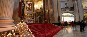 Lichter für die Helfenden. Der Dom hatte zum Gottesdienst geladen. 