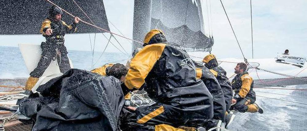Wahnwitziges Tempo: Die Crew der Spindrift 2 trotzt den Naturgewalten – mit 60 Stundenkilometern im Schnitt. 