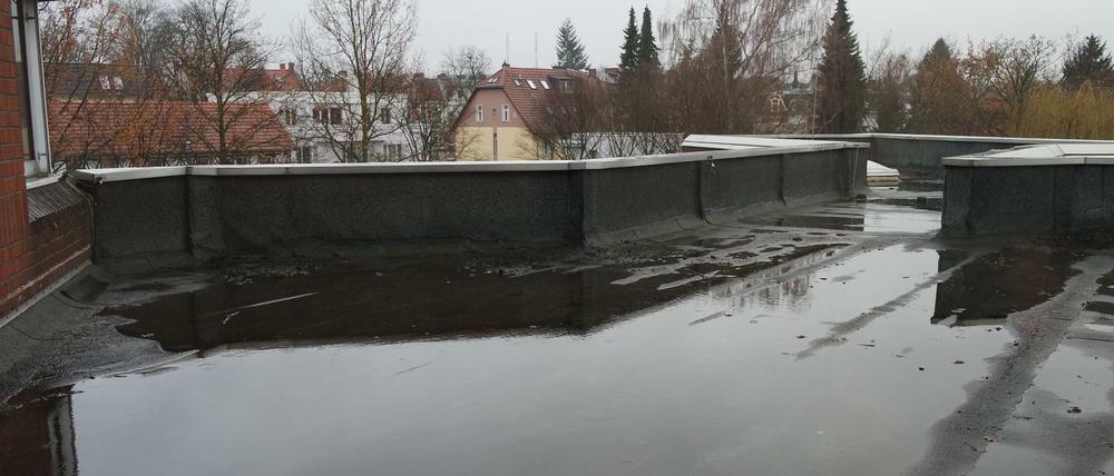 Nicht mehr zeitgemäß: undichtes Nassdach