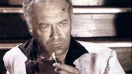 Keiner bleibt ohne Schramme. Curd Jürgens 1959 in „Fähre nach Hongkong“.