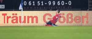 Da kommt was angerauscht. Hertha kann sich auch dank der Tore von Vedad Ibisevic der Euphorie hingeben. 