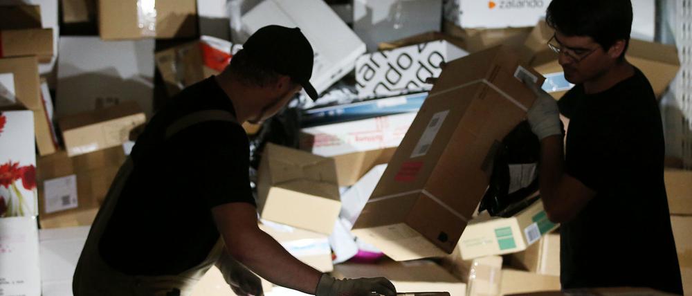 Vom wachsenden Onlinehandel profitiert die Kartonindustrie.
