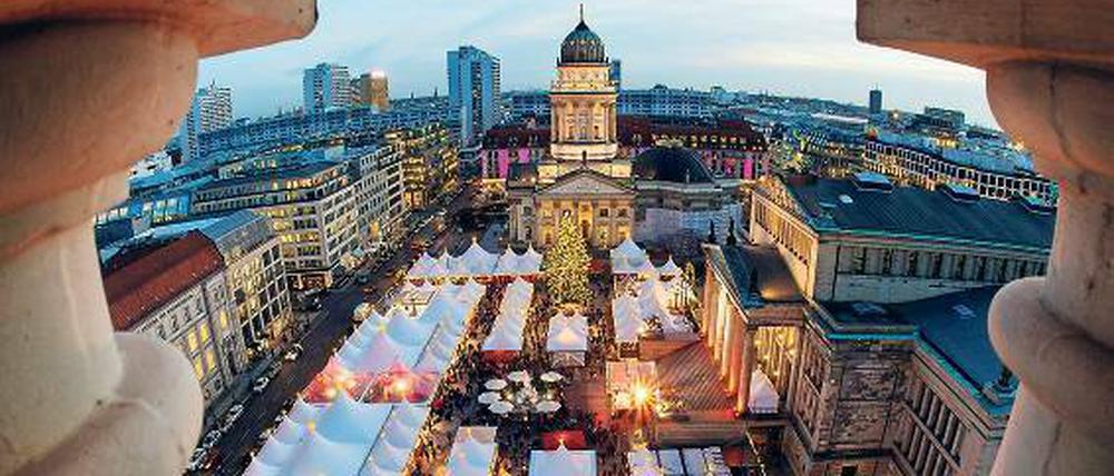 Kasse machen. Vielerorts waren am vergangenen Adventswochenende die Geschäfte auch ohne offizielle Genehmigung geöffnet, so rund um den Gendarmenmarkt, auf dem bis Ende Dezember der „Weihnachtszauber“-Markt stattfindet. 