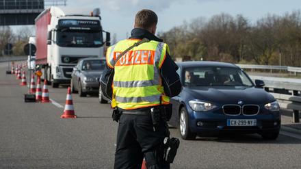 Bei der Bundespolizei gibt es offenbar schon konkrete Pläne für eine etwaige Grenzschließung.
