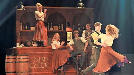 Theater im Pub. Oder umgekehrt. „Irish Celtic“ kombiniert irischen Tanz mit der Geschichte um ein 1000 Jahre altes Pub. 