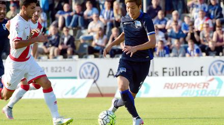 Herthas Genki Haraguchi (re.) wusste gegen Rayo Vallecano zu überzeugen. 