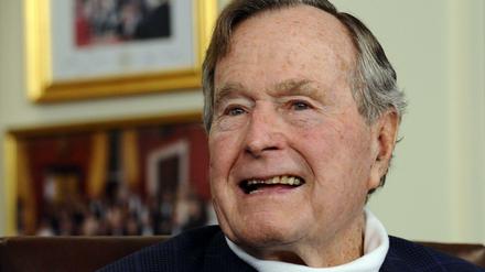Der ehemalige Präsident der USA, George H. W. Bush, in seinem Büro im Houston, Texas, im März 2012. 