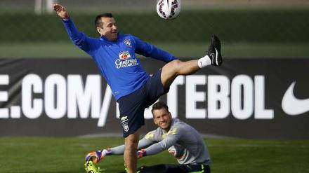 Keine gute Figur gemacht: Brasiliens Nationaltrainer Carlos Dunga hat sich für seinen misslungenen Vergleich öffentlich entschuldigt.