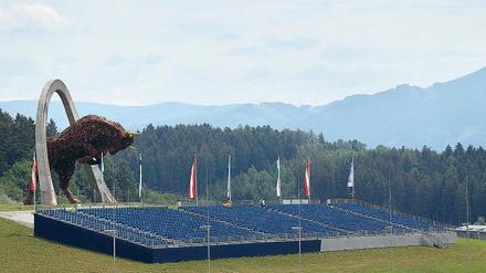 Wie viele Zuschauer wohl am Sonntag auf dieser Tribüne in Spielberg in der Steiermark sitzen werden?