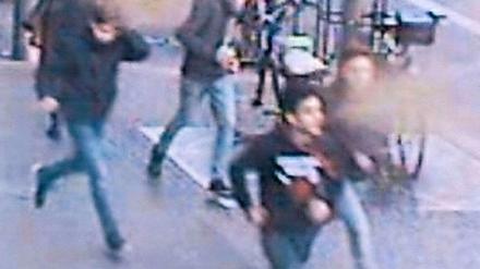 Die vier Schläger rannten nach der Prügelattacke davon.
