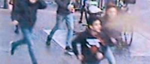 Die vier Schläger rannten nach der Prügelattacke davon.