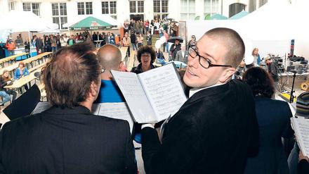 Und los geht’s ... mit einem Ständchen des Tagesspiegel-Chors. Am 4. Juli steigt das Sommerfest zum 70-jährigen Jubiläum – mit Lesungen, Gesprächen, Musik.