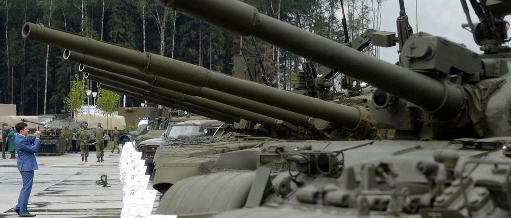 Militär-Ausstellung in Kubinka bei Moskau. Am Rande der Ausstellung kündigte Russlands Präsident Wladimir Putin die Aufstockung des Atomwaffenarsenals an.