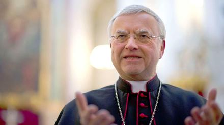 Heiner Koch wo er sich wohlfühlt: In der Kirche.
