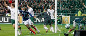 Skandalspiel. Frankreich qualifizierte sich nur wegen einer groben Fehlentscheidung für die WM 2010.