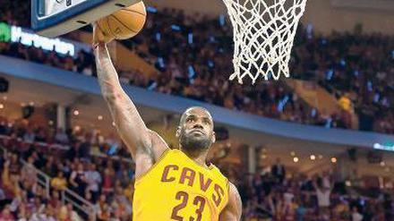 Ein-Mann-Show. LeBron James ist bei den Cavaliers die alles bestimmende Figur – nicht nur auf dem Spielfeld, sondern auch im Hintergrund. 