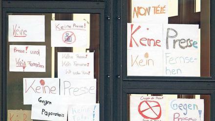 Unerwünscht. Kurz nach dem Amoklauf von Winnenden im März 2009 versuchte die Schule, übergriffige Medienvertreter mit Verbotsschildern abzuwehren.