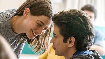 Frisch verliebt: Naomi (Daniel Kitsis) und Eyad (Tawfeek Barhom) in "Mein Herz tanzt".