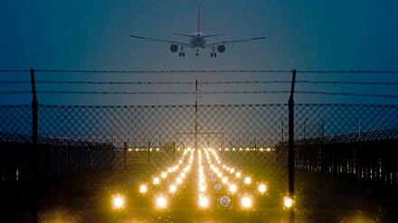 Das Nachtflugverbot ist nur ein Punkt, bei dem der Regierende Bürgermeister Brandenburg das Steuer überlässt.