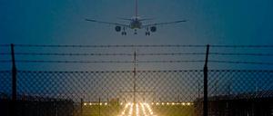 Das Nachtflugverbot ist nur ein Punkt, bei dem der Regierende Bürgermeister Brandenburg das Steuer überlässt.