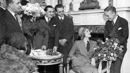 Marlene Dietrich trifft Charlie Chaplin im Adlon: Vielleicht waren Sie da gerade nicht zugegen.