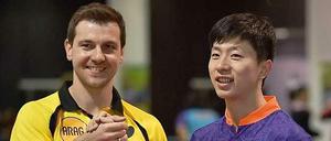 Harmonisches Miteinander. Timo Boll und Ma Long wollen den Titel im Doppel.