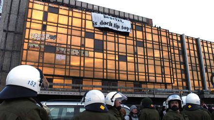 2004 besetzen Studenten den Palast der Republik, weil sie seinen Abriss verhindern wollten. Das lag allerdings nicht am Asbest.