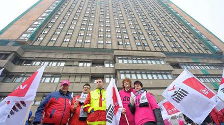 Proteste vor dem Bettenturm in Mitte hat es in der Charité-Geschichte immer wieder gegeben.