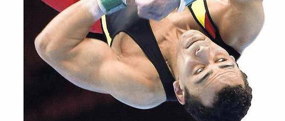 Twist and schraub. Seine ausgeprägte Sprungkraft erlaubt Matthias Fahrig jede Menge Drehungen in der Luft.