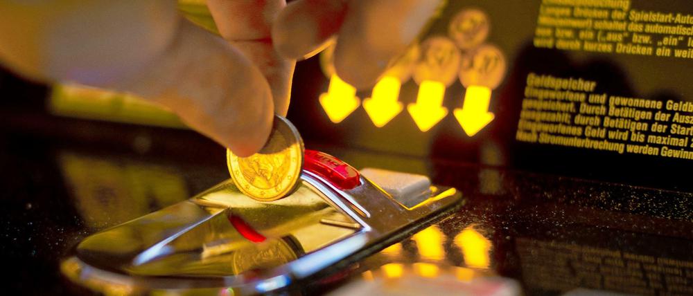 In Marzahn-Hellersdorf raubten unbekannte Täter eine Spielhalle aus.