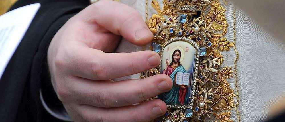 Russisch-orthodoxer Bischof bei der Wasserweihe: In Marzahn-Hellersdorf wird eine russisch-orthodoxe Kirche bedroht.
