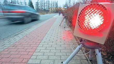 Berlin sieht rot: beim europäischen "Blitzmarathon" sind hunderte Polizisten in der Stadt und auch in Brandenburg im Einsatz.