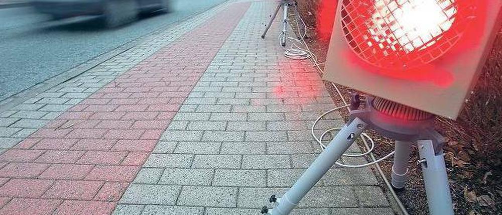 Berlin sieht rot: beim europäischen "Blitzmarathon" sind hunderte Polizisten in der Stadt und auch in Brandenburg im Einsatz.