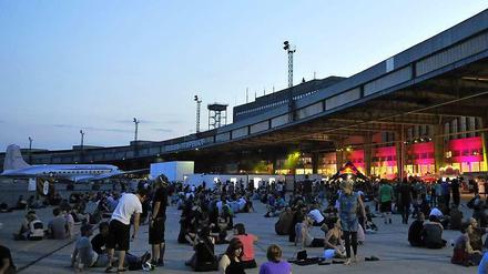 Eine Institution. Das Berlin Festival gibt es schon seit zehn Jahren, vom ehemaligen Flughafen Tempelhof (im Bild) ist man mittlerweile an die Arena in Treptow weiter gezogen.