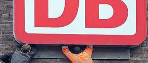 Umbau. Im Personenfernverkehr investiert die Bahn in neue Strecken und Züge. Der Wettbewerb der Fernbusse macht dem Staatskonzern zu schaffen. 
