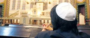 Kleiner Kreis. Rund 107 000 Mitglieder zählt die jüdische Gemeinde in Deutschland. Konvertiten gibt es nur etwa 100 im Jahr.