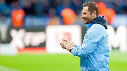 Applaus, Applaus. Pal Dardai überrascht die Profis von Hertha BSC immer wieder – ob nun mit seltsam geformten Bällen oder beim nächtlichen Auslaufen.