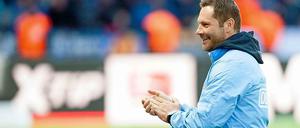 Applaus, Applaus. Pal Dardai überrascht die Profis von Hertha BSC immer wieder – ob nun mit seltsam geformten Bällen oder beim nächtlichen Auslaufen.