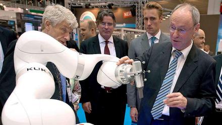 Nicht nur in der Industrie können Roboter eingesetzt werden. Auch in der Medizintechnik sind sie mit ihrer Präzision nützlich.