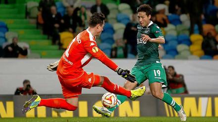 Sicherte Wolfsburg den Achtelfinaleinzug: Diego Benaglio (li.).