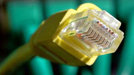 Kleiner Stecker, große Unterschiede. Die Versorgung mit schnellem Internet ist hierzulande längst nicht flächendeckend.