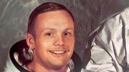 Das Archivbild vom Juli 1969 zeigt den US-amerikanischen Astronauten Neil Armstrong am 30.06.1969 im Raumanzug, knapp zweieinhalb Wochen vor dem Start von "Apollo 11". 