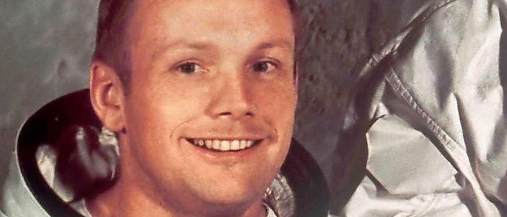 Das Archivbild vom Juli 1969 zeigt den US-amerikanischen Astronauten Neil Armstrong am 30.06.1969 im Raumanzug, knapp zweieinhalb Wochen vor dem Start von "Apollo 11".