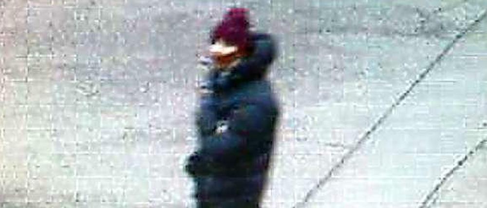 Dieses Fahndungsfoto hat die dänische Polizei am Samstagabend veröffentlicht. Es soll den mutmaßlichen Attentäter zeigen.