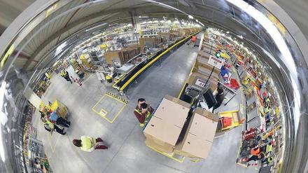 Lagerarbeiter in einem Logistikunternehmen.