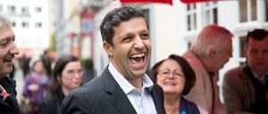 Da hatte er noch gut lachen. Raed Saleh, SPD-Fraktionschef im Abgeordnetenhaus und Spandauer Parteivorsitzender, im vergangenen Jahr bei der Eröffnung seines Wahlkreisbüros.