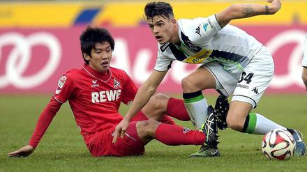 Viel Kampf im Rheinderby, dann traf Granit Xhaka (r.) zum 1:0-Sieg für Borussia Mönchengladbach.
